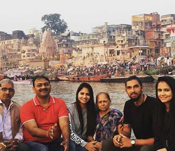 Ishant Sharma, Pratima Singh and family atat the Dashashwamedh ghat in Benares on Tuseday. Pic/Ishant