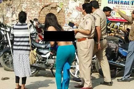 Tired of standing in an ATM queue for a long time, woman strips