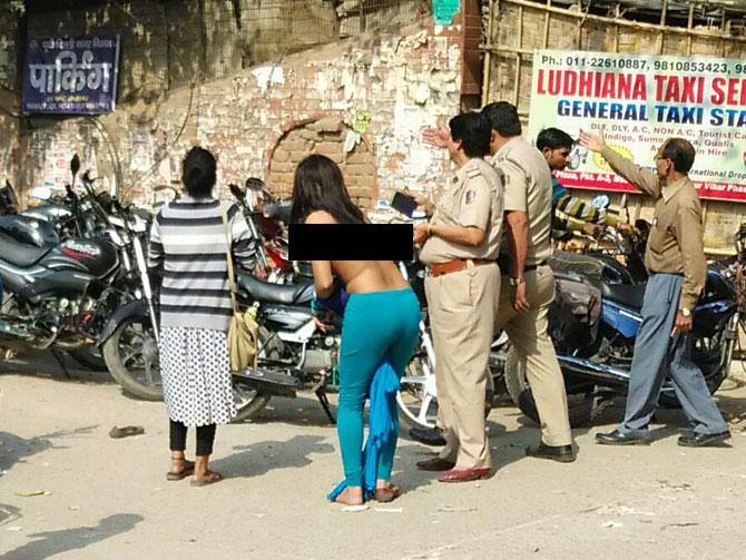 Tired of standing in an ATM queue for a long time, woman strips