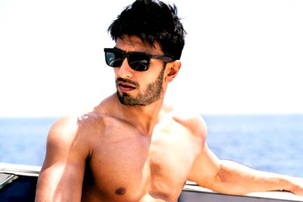 Sexy Surprise! Ranveer Singh will do a bold striptease in 'Befikre' trailer