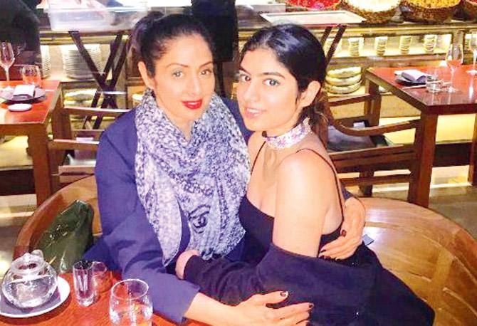 Sridevi with younger daughter Khushi Kapoor