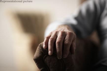 90-year-old man found living with decomposed body of dead wife