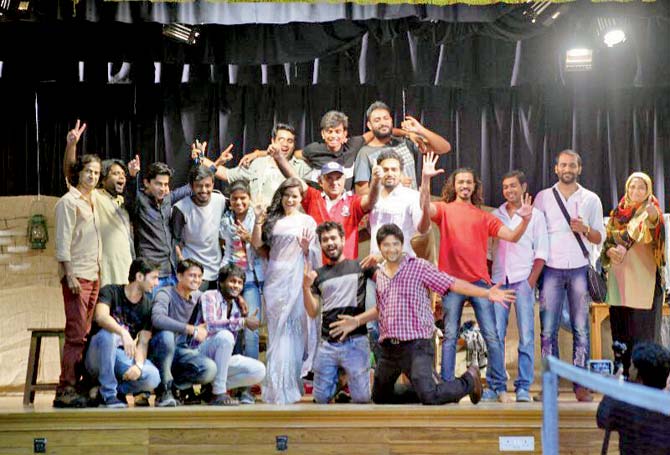 The cast and crew of Yahan Amina Bikti Hai