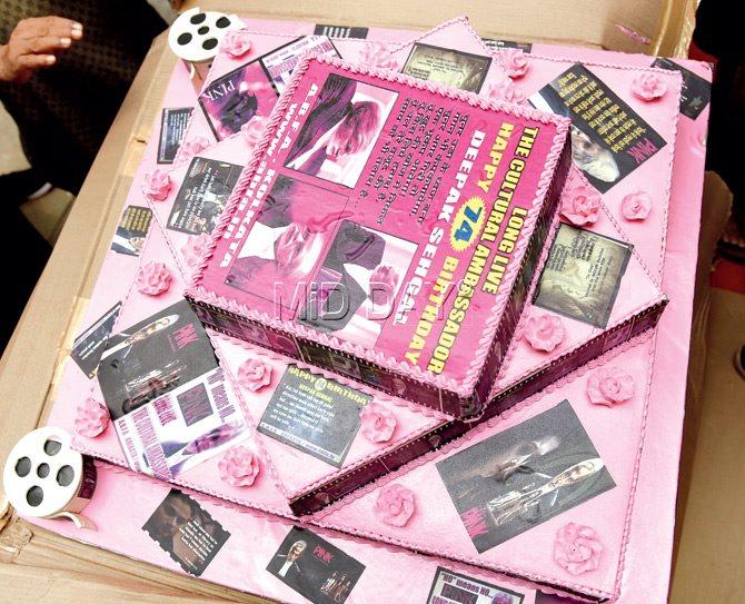 The cake from fans. Pics/Pradeep Dhivar