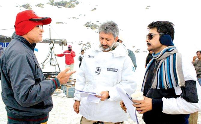 Director Nirang Desai (left) with Neeraj Kabi (centre) and Prosenjit