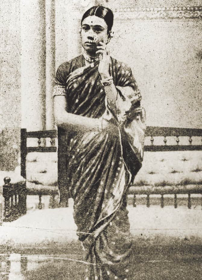 Late Keshavrao Bhosle as Indumati in a scene from Damini (1911). Artistes were inspired by Raja Ravi Verma