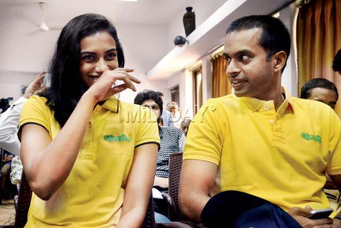 Rio Olympics’ silver medallist PV Sindhu (left) along with National coach Pullela Gopichand at Mumbai’s Press Club yesterday. Pic/Sayyed Sameer Abedi 