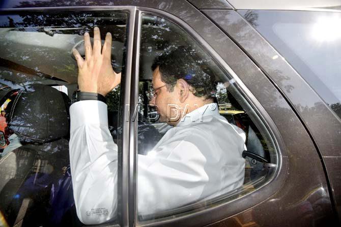 Cyrus Mistry spotted outside his Walkeshwar home, a day after his removal as chairman of Tata Sons. Pic/Sameer Markande