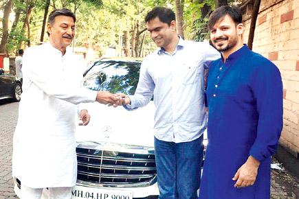 Vivek Oberoi gifts father Suresh Oberoi swanky new car