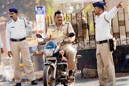 'Jaanta hai main kaun hoon?' Nope, not this 'traffic cop' in Mumbai