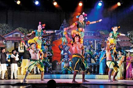 Diwali Pahat, Marathi folk style