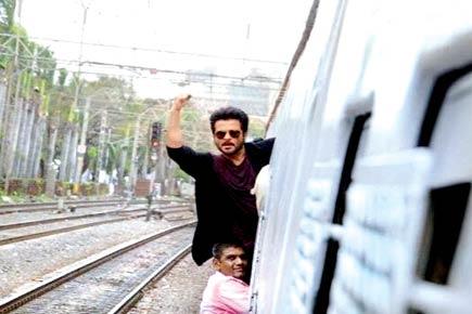 Anil Kapoor dangerously leans out of running local, RPF says it's fine 