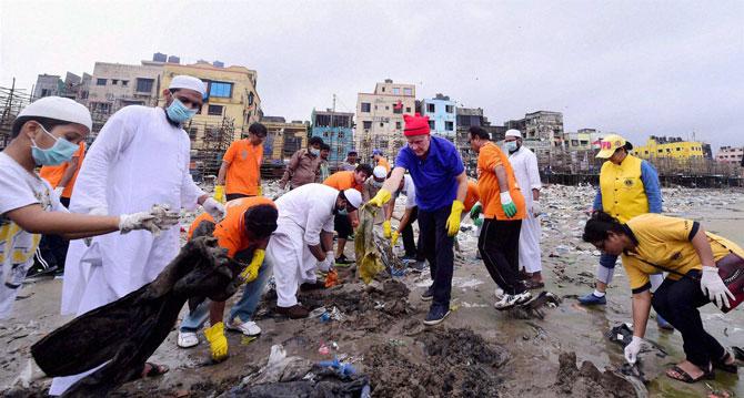 Mumbai cleans up Versova beach, gathers 1.2L kg trash