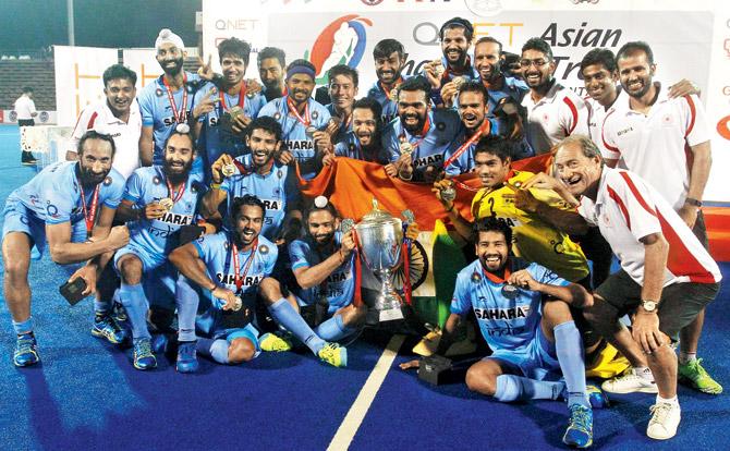India players celebrate after winning the Asian Champions Trophy at the Wisma Belia Hockey Stadium in Kuantan, Malaysia yesterday
