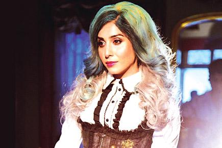 Neha Bhasin gives an old song in a new twist