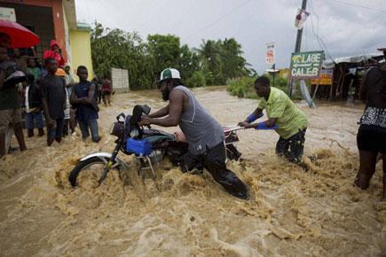 Hurricane Matthew kills 17, Haiti postpones poll