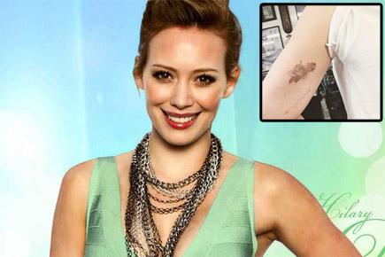 Hilary Duff gets a new rose tattoo