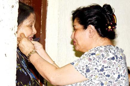 This photo of Pamela Chopra and Moushumi Chatterjee is adorable!