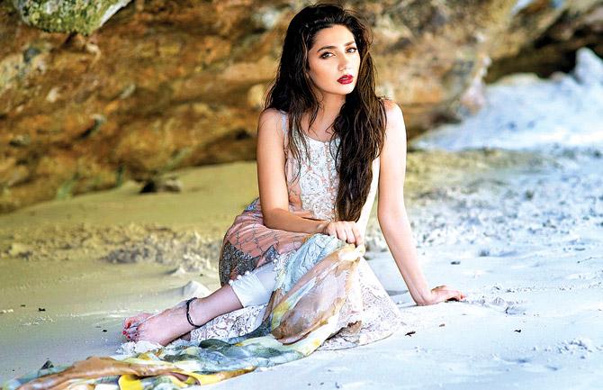 Mahira Khan stars in the SRK-starrer Raees