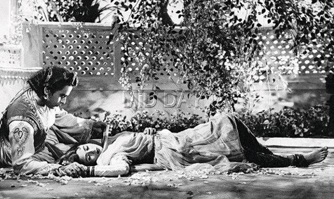 A still from the iconic 1960 film showing Salim (Dilip Kumar) and Anarkali (Madhubala). Pics/Satej Shinde