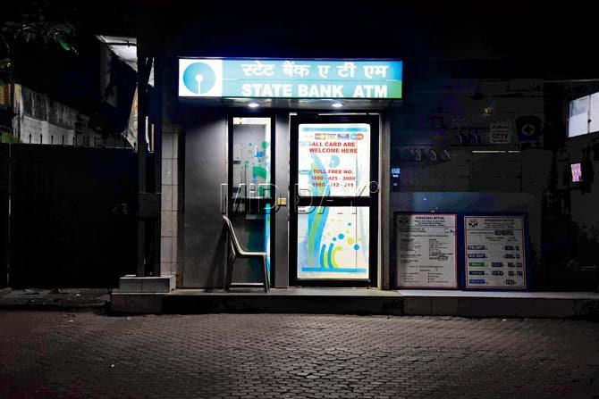 Most of the complainants have said that before the fraud, they had last withdrawn money from the SBI ATM near HP petrol pump at the Nair Hospital junction. Pic/Atul Kamble