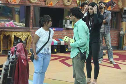 'Bigg Boss 10' Day 11: Lokesh and Navin fight it out in immunity task