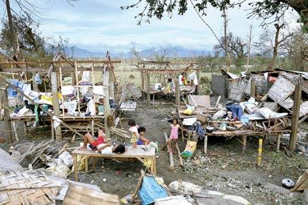 Poweful typhoon kills eight in Philippines