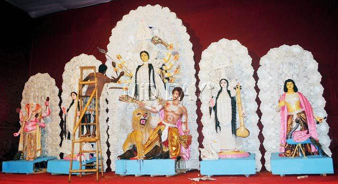 A craftsman dresses up the idol at the Chembur pandal. Pic/Datta Kumbhar