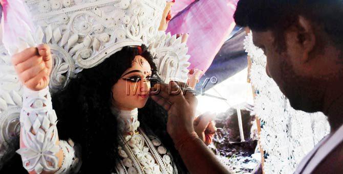 A painter gives the final touch to the idol at The Bengal Club Durga Puja, Shivaji Park. Pic/Datta Kumbhar