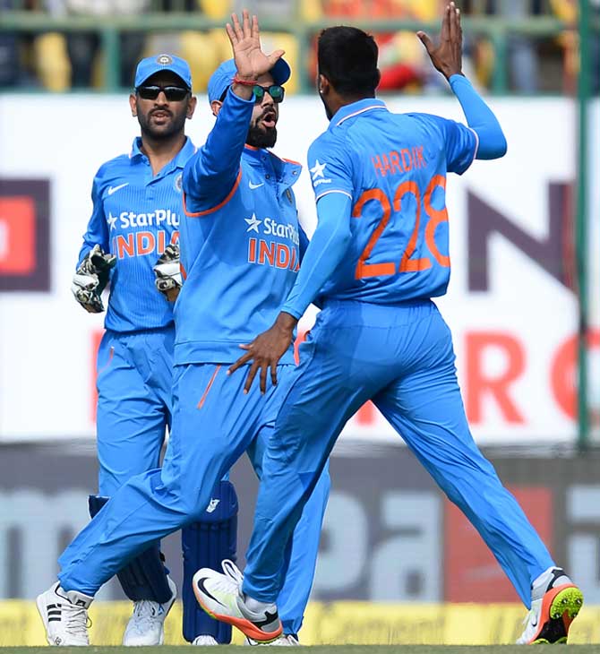 Hardik Pandya (R) celebrates with Virat Kohli after dismissing New Zealand