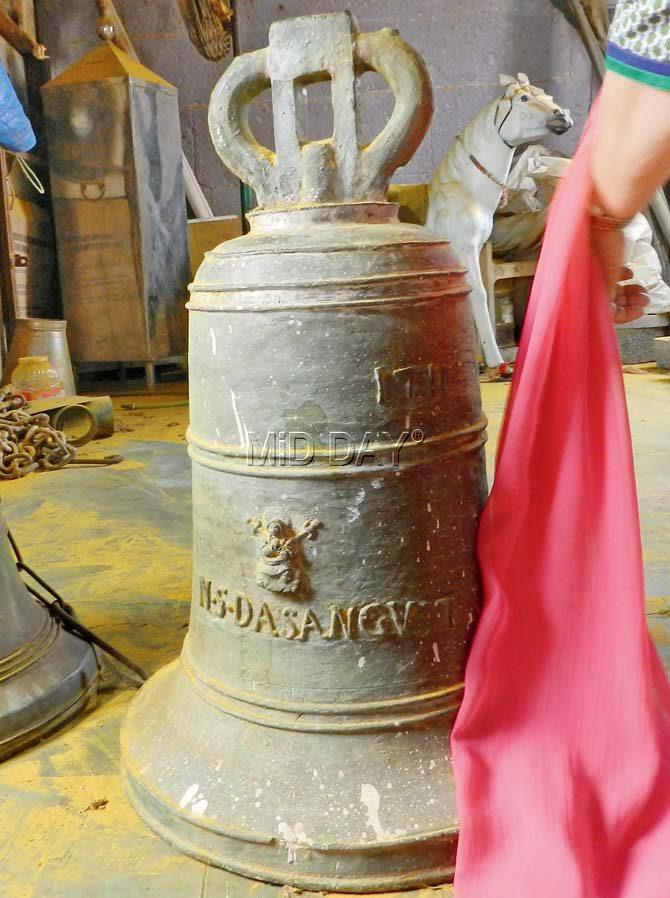 Bell lying in a godown at Jejuri – Shri Khandoba temple, Pune