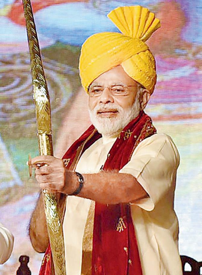 PM Modi at the Dussehra event in Lucknow yesterday. Pic/PTI