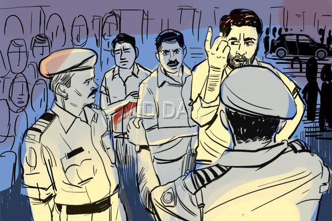 Passers-by, who hear the commotion, rush to help the two friends, who together manage to subdue the accused and hand him over to the Deonar police