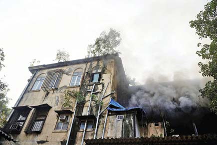 Fire breaks out in commercial complex in Mumbai