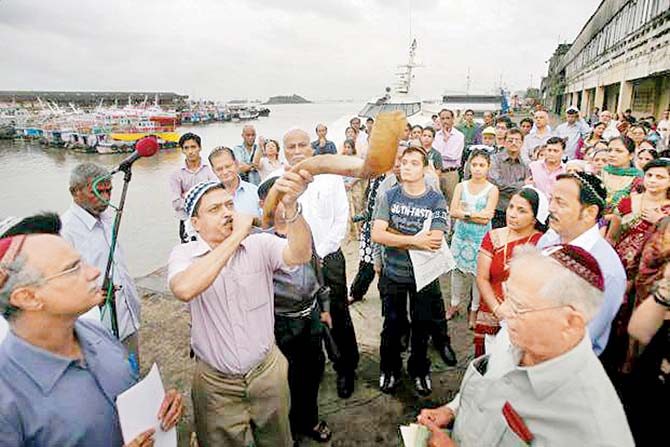 New Year celebrations include prayers by the seaside