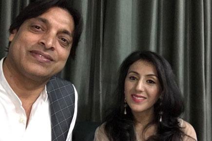 Shoaib Akhtar's 'googly' unites Indians and Pakistanis... who troll him
