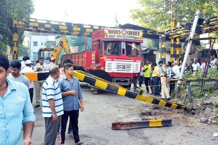 Build ROBs and let us shut level crossings, Central Railway tells TMC