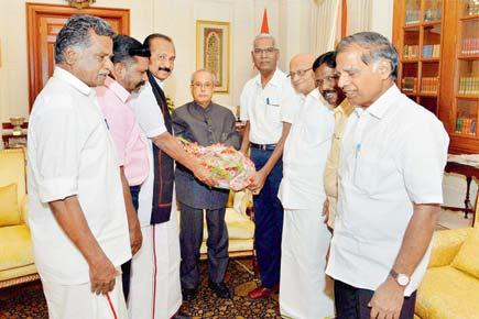 Tamil Nadu leaders meet President Pranab Mukherjee over Cauvery issue