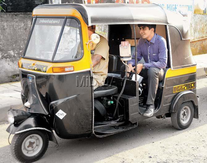 Vikas Tiwari’s family had to go home and hire another auto to drop them to the mall. Pics/Satej Shinde