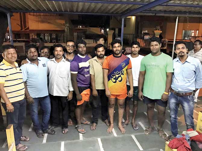 The Kabaddi players who helped nab the accused. PICS/Hanif Patel