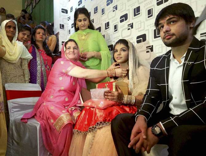 Olympic medallist Indian wrestler Sakshi Malik got engaged to wrestler Satyawart Kadian at her residence in Rohtak on Sunday.