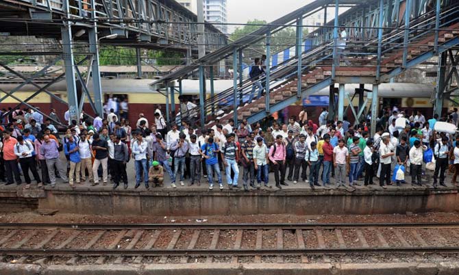 Mumbai railway station quiz