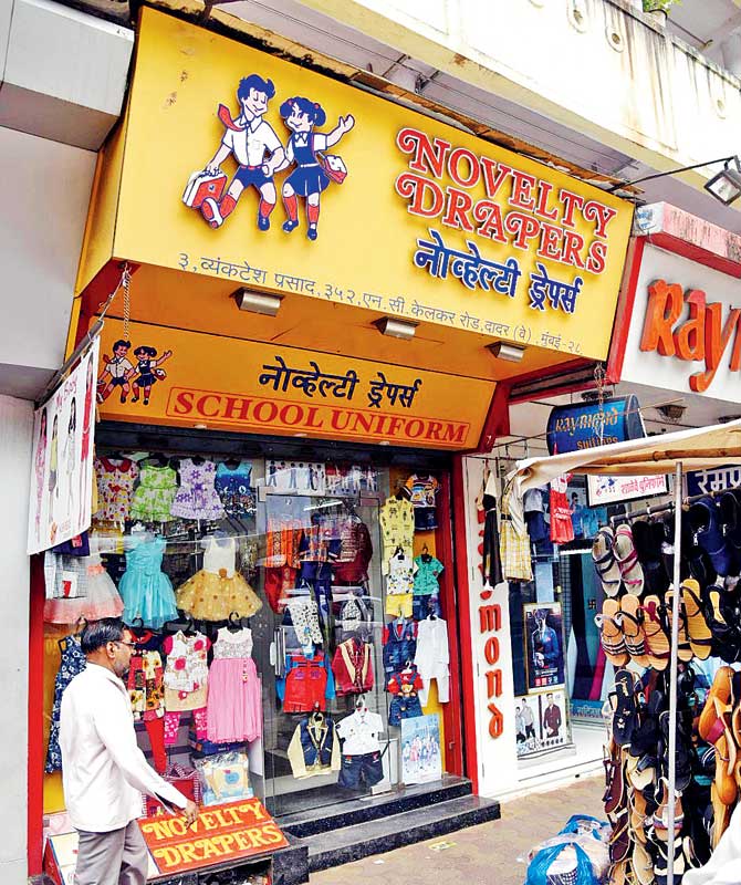 The Novelty shop at Dadar (West) Pic/Rane Ashish