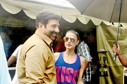 Spotted: Sunny Deol and Ameesha Patel on the sets of 'Bhaiyyaji Superhitt'