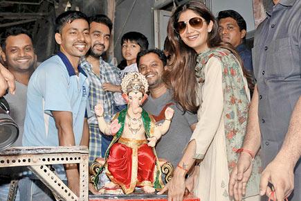 Shilpa Shetty and husband Raj Kundra bring Ganpati home