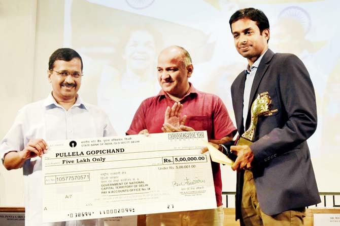 Delhi CM Arvind Kejriwal during a felicitation handed cheques of R2 cr to PV Sindhu and R5 lakh to her coach Pullela Gopichand