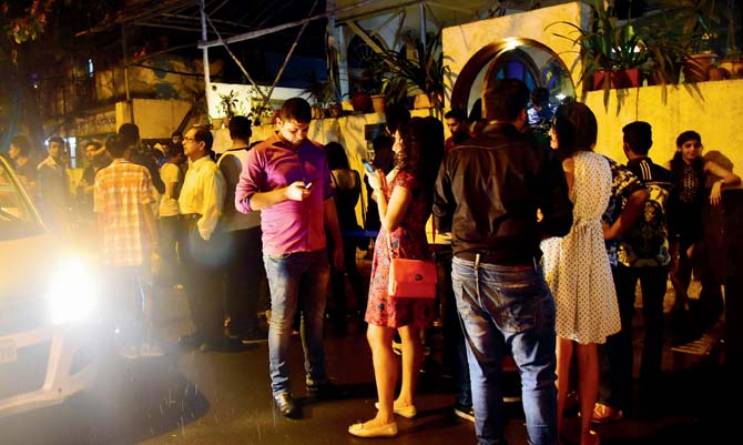  Youngsters outside bars in Khar. Pics /Atul Kamble