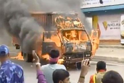 Watch video: Pro-Kannada activists set a vehicle on fire in Bengaluru