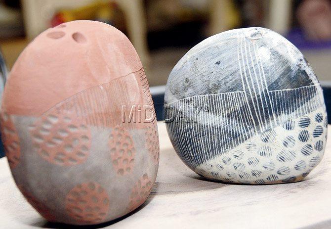 The look of the vase before (left) and after itâu00c2u0080u00c2u0088is glazed and fired in a kiln