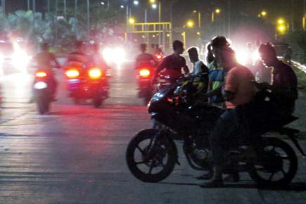 Mumbai: No cops present as bikers race at Bandra Reclamation